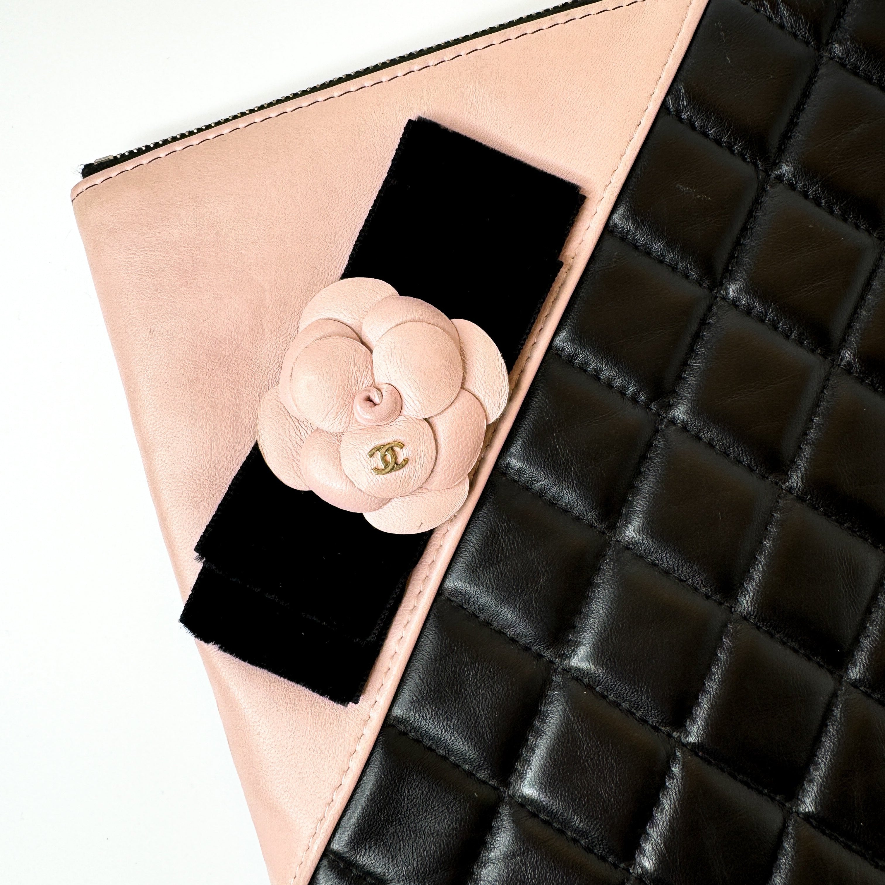 Pre-Owned Chanel Lambskin Leather Small Leather Goods iPad O Case Pouch Black and Pink Camellia