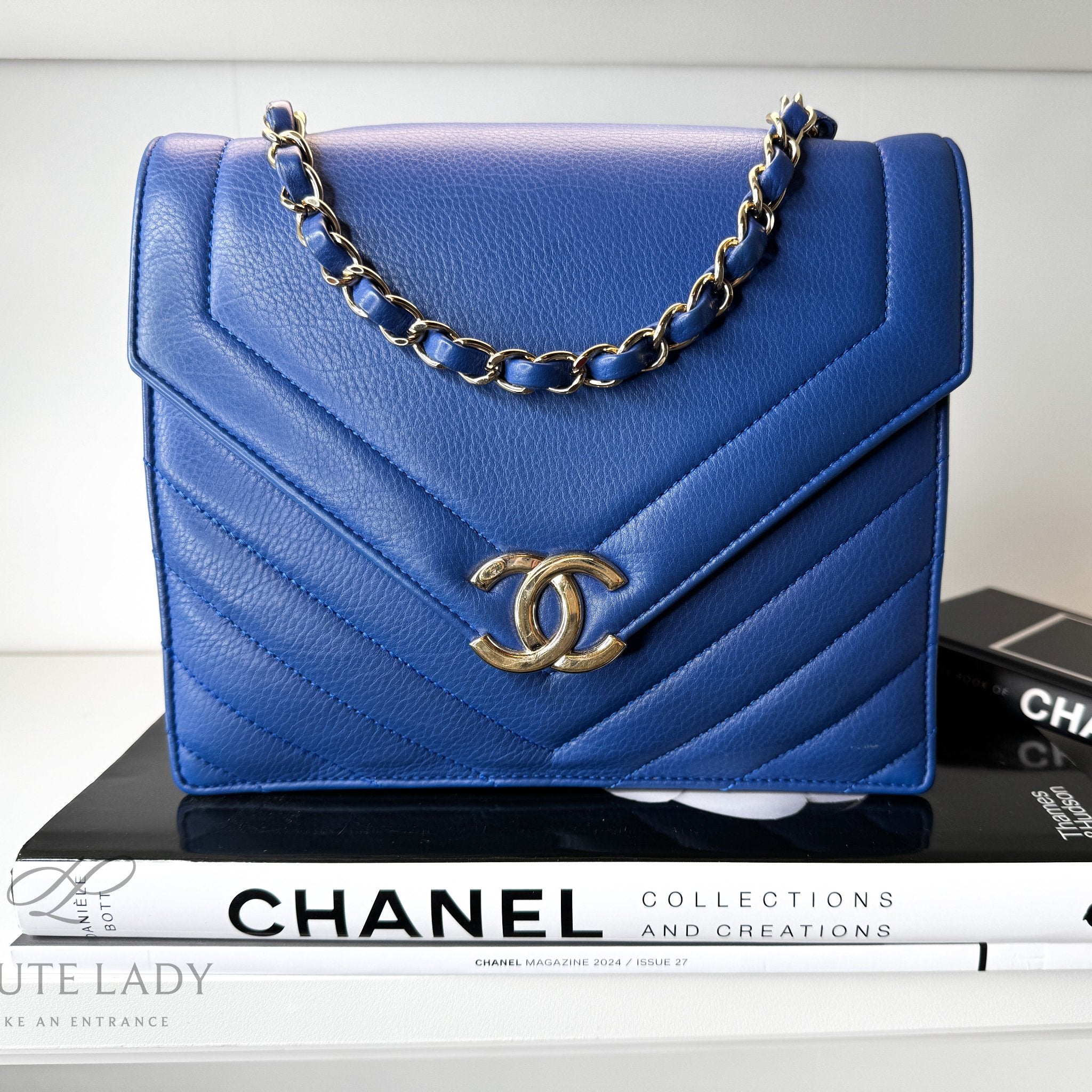 Pre-Owned Chanel Lambskin Leather Shoulder Bag Chevron Royal Blue Envelope Flap Bag