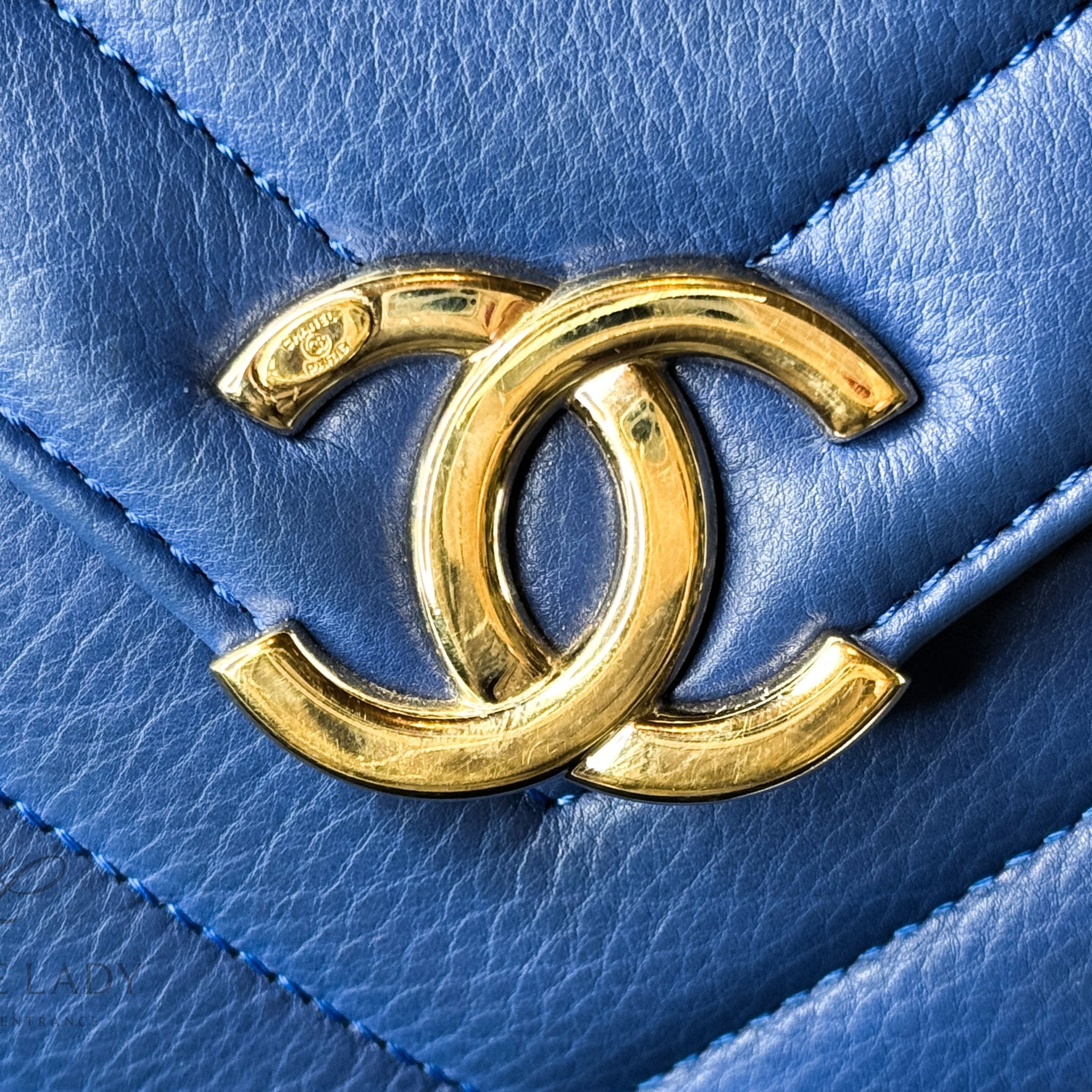 Pre-Owned Chanel Lambskin Leather Shoulder Bag Chevron Royal Blue Envelope Flap Bag