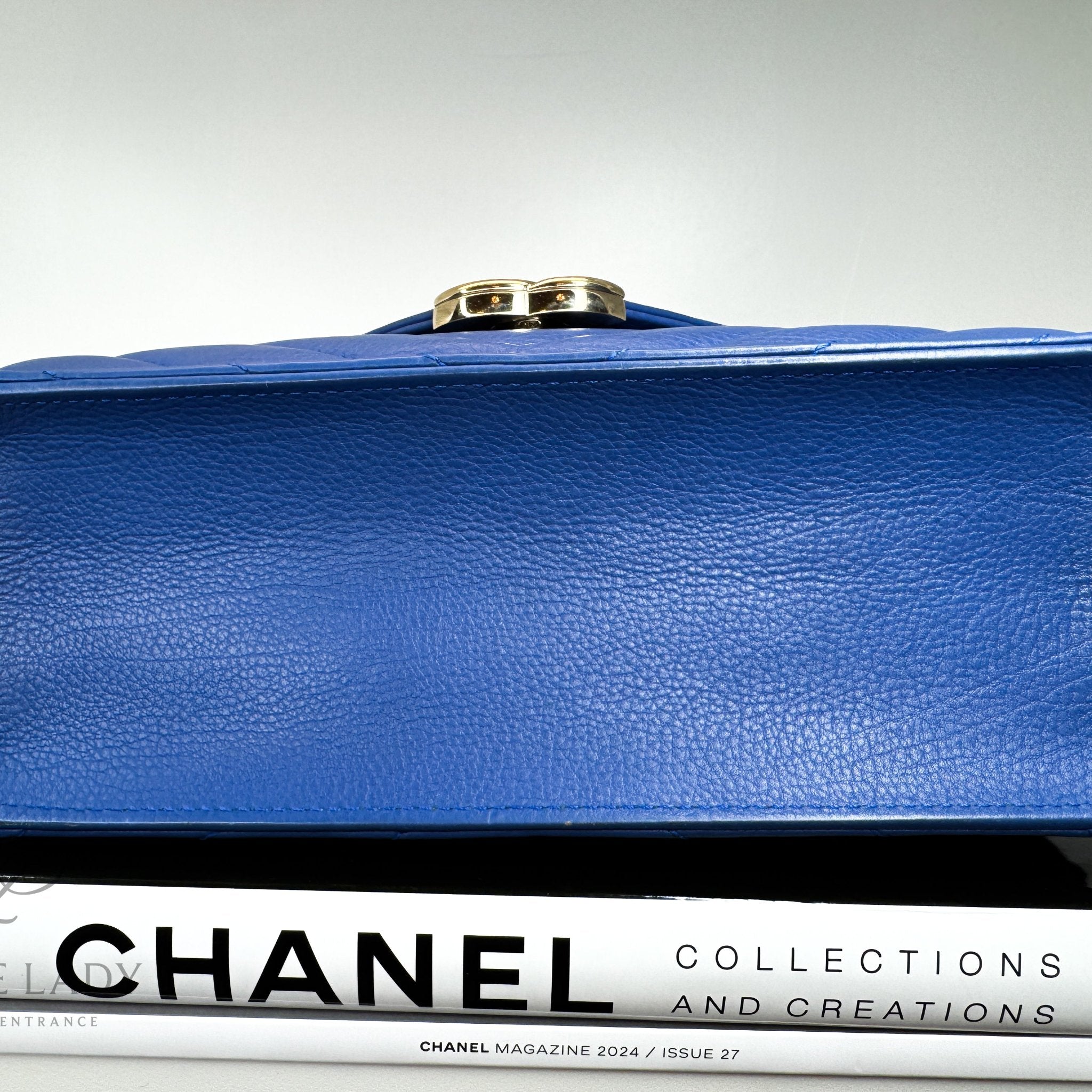 Pre-Owned Chanel Lambskin Leather Shoulder Bag Chevron Royal Blue Envelope Flap Bag