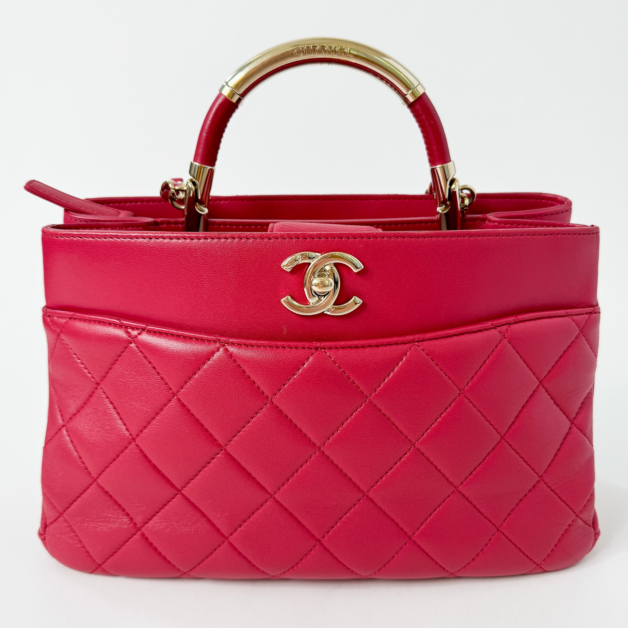 Pre-Owned Authentic Chanel Red Lambskin Leather Shoulder Bag Carry Chic Shopper Tote Bag