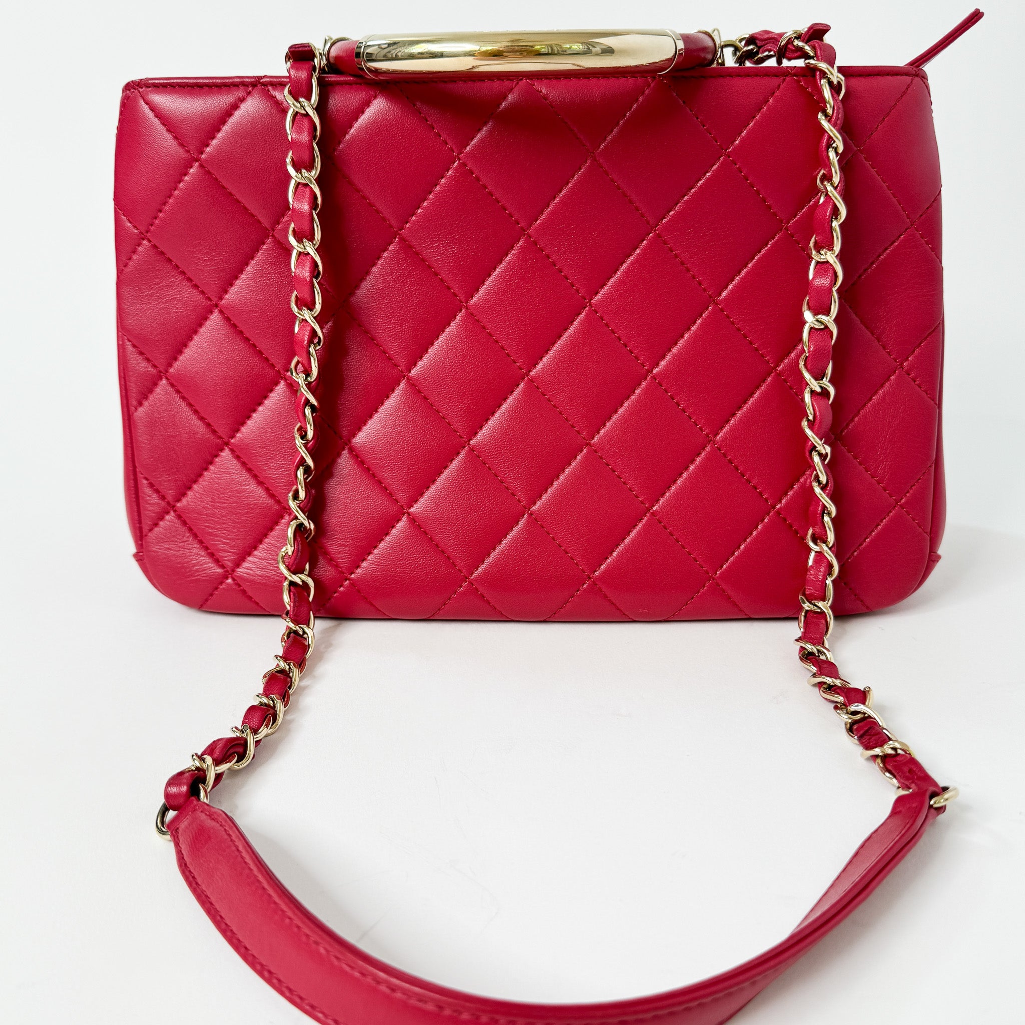 Pre-Owned Authentic Chanel Red Lambskin Leather Shoulder Bag Carry Chic Shopper Tote Bag