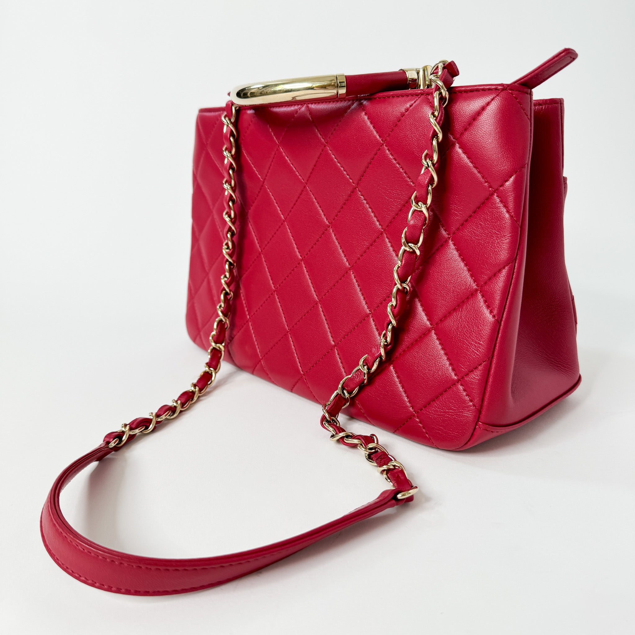 Pre-Owned Authentic Chanel Red Lambskin Leather Shoulder Bag Carry Chic Shopper Tote Bag