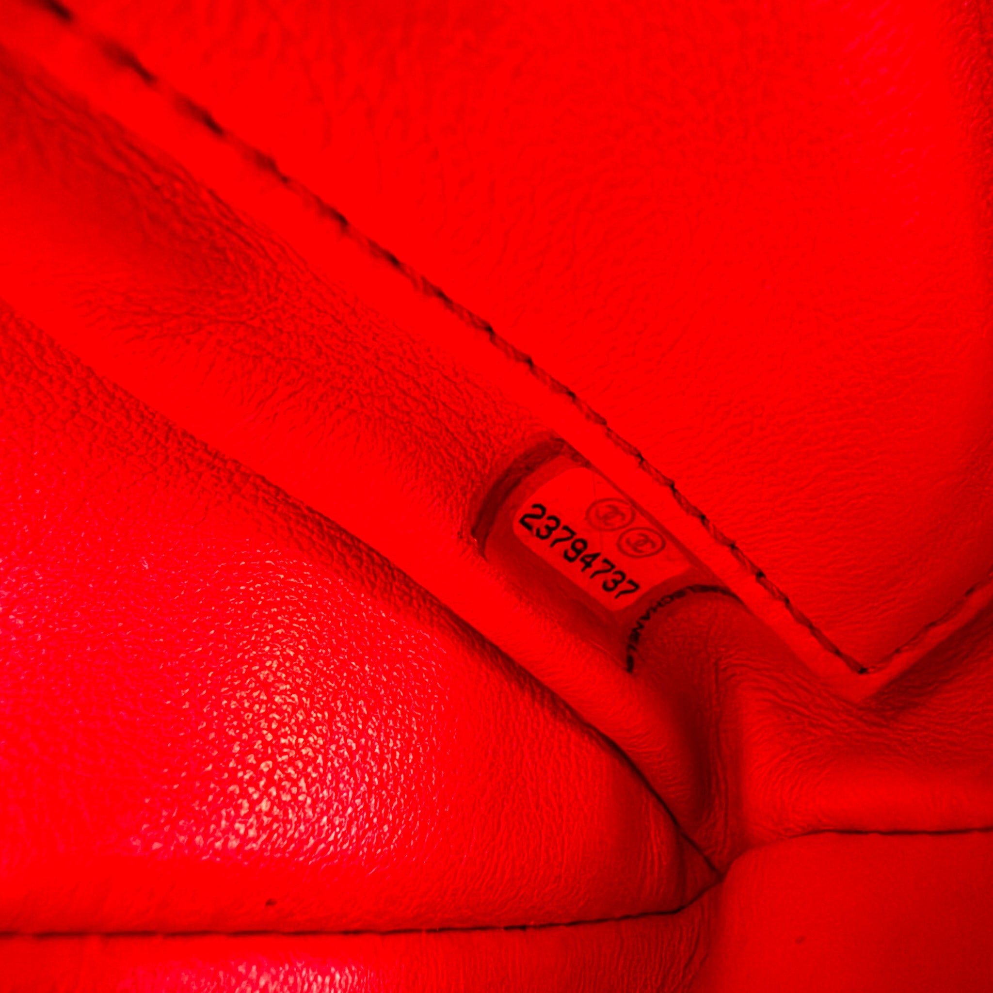 Pre-Owned Authentic Chanel Red Lambskin Leather Shoulder Bag Carry Chic Shopper Tote Bag