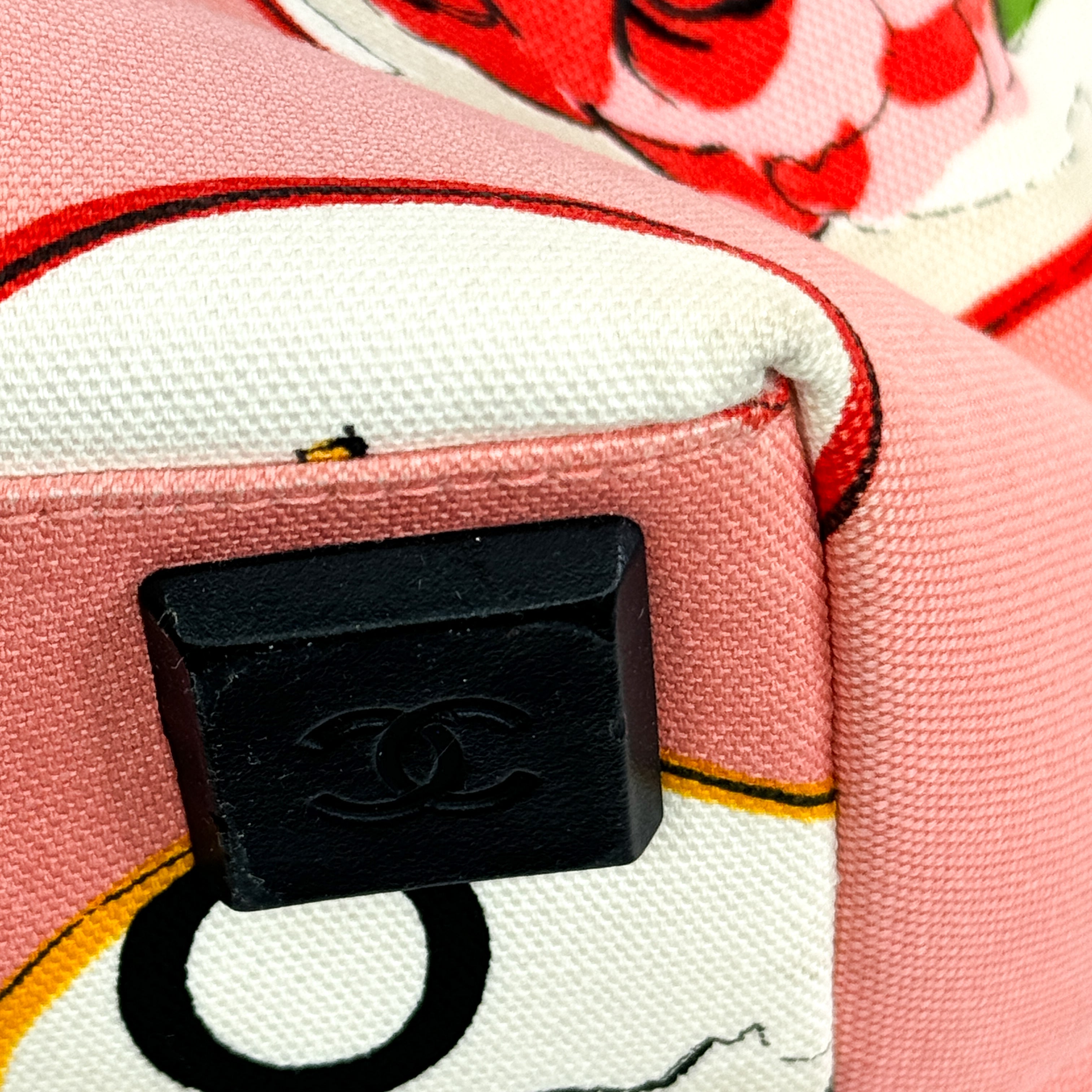 Pre-Owned Authentic Chanel Coco Hearts 2006 Karl Lagerfeld Cruise Collection Valentine's Day Pink Tote