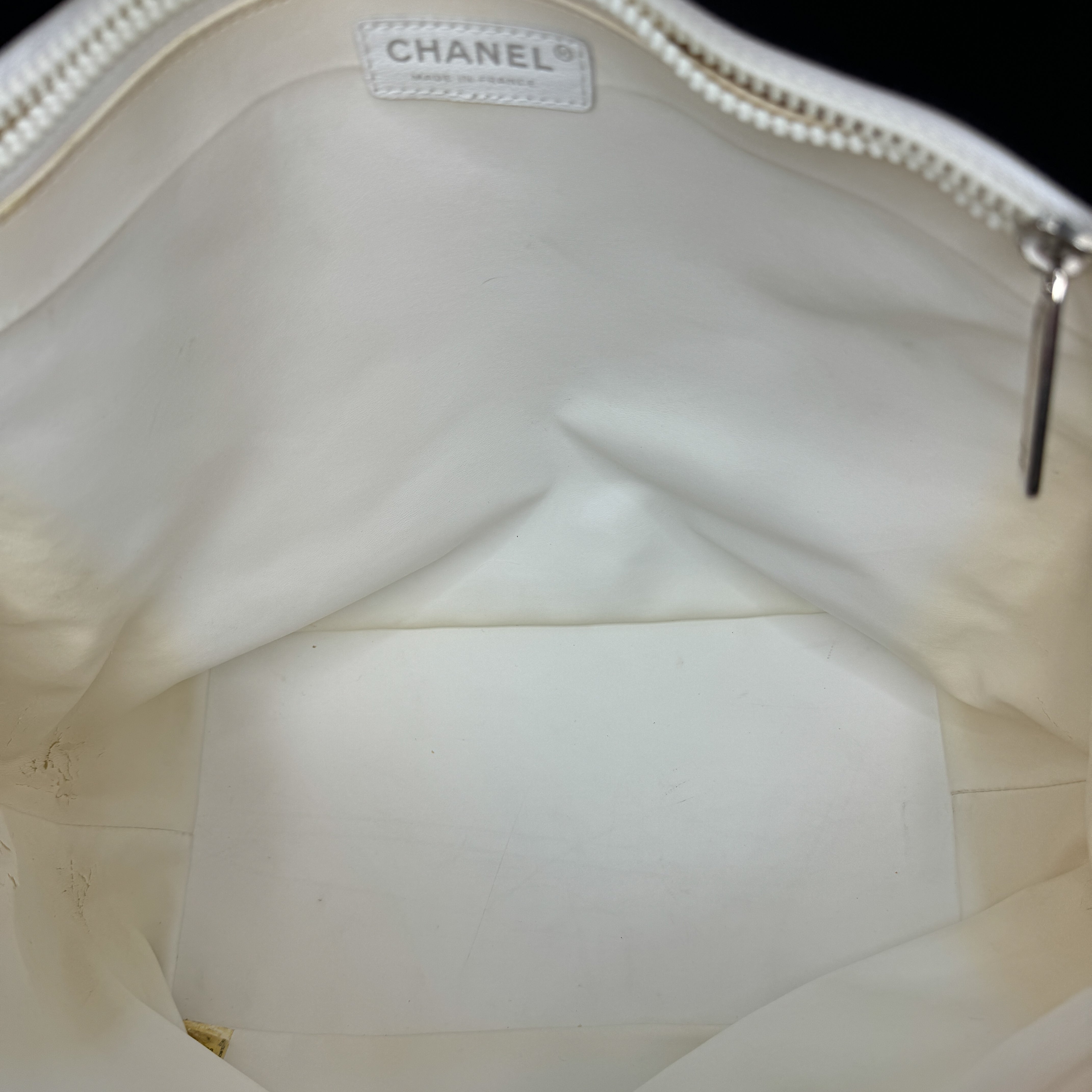 Pre-Owned Authentic Chanel Coco Hearts 2006 Karl Lagerfeld Cruise Collection Valentine's Day Pink Tote