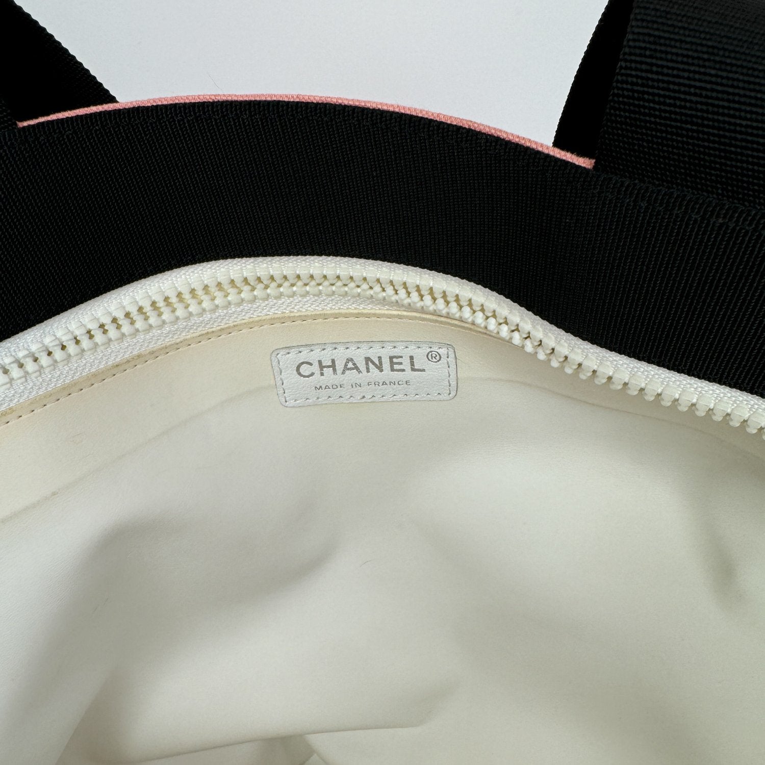 Pre-Owned Chanel Canvas Tote Bag Coco Hearts Multi Print