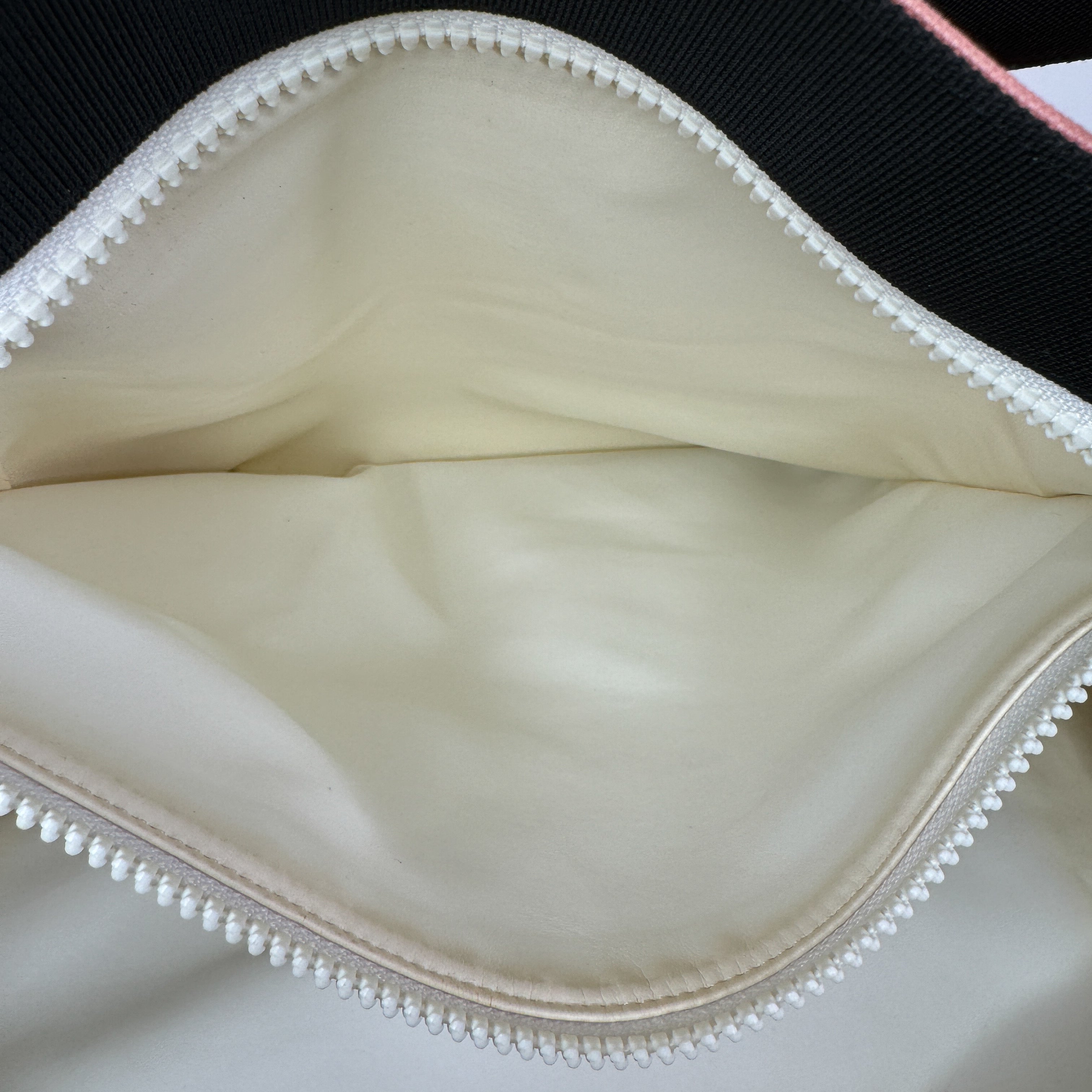Pre-Owned Authentic Chanel Coco Hearts 2006 Karl Lagerfeld Cruise Collection Valentine's Day Pink Tote
