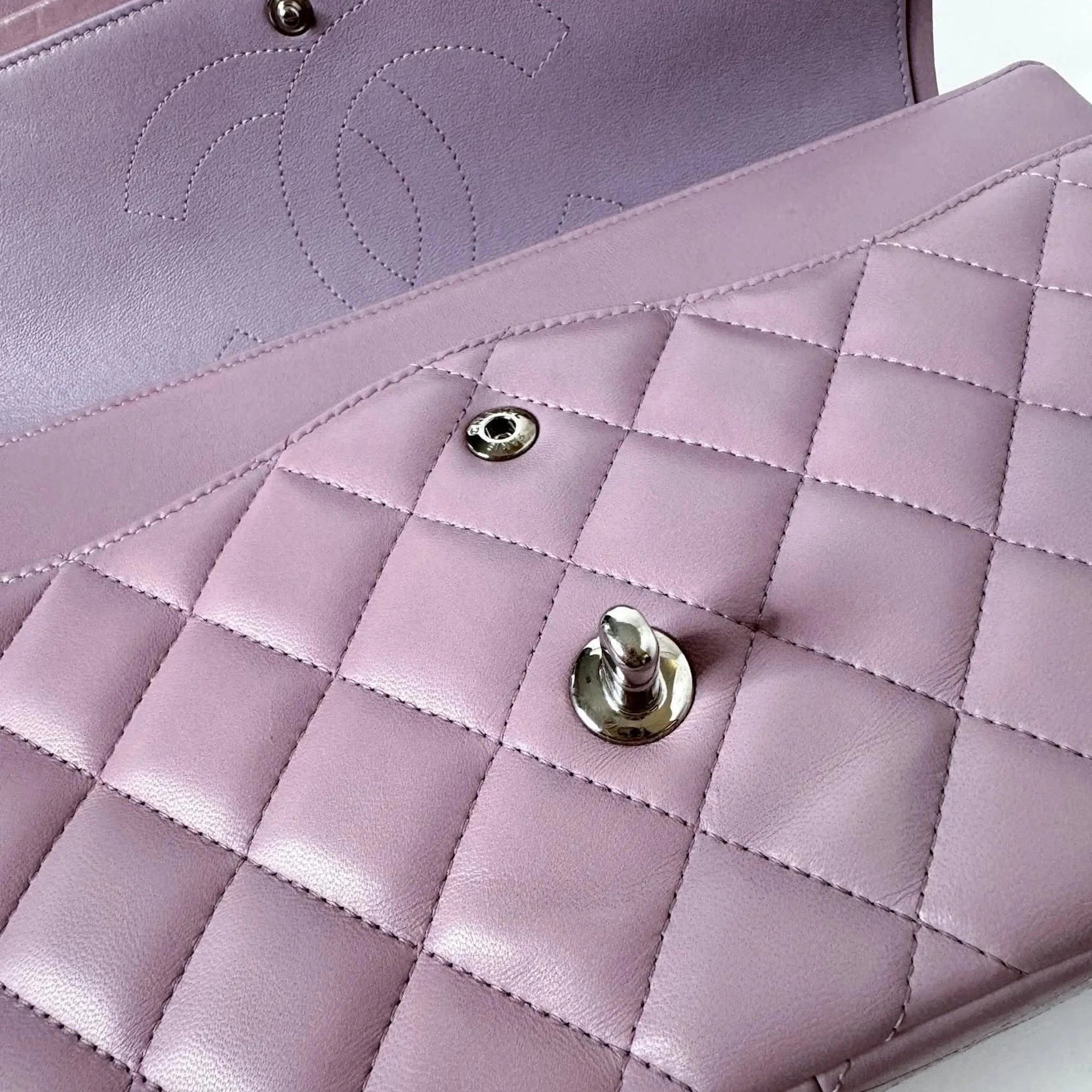 Pre-Owned Chanel Lambskin Leather Crossbody Bag Jumbo Lavender Double Flap